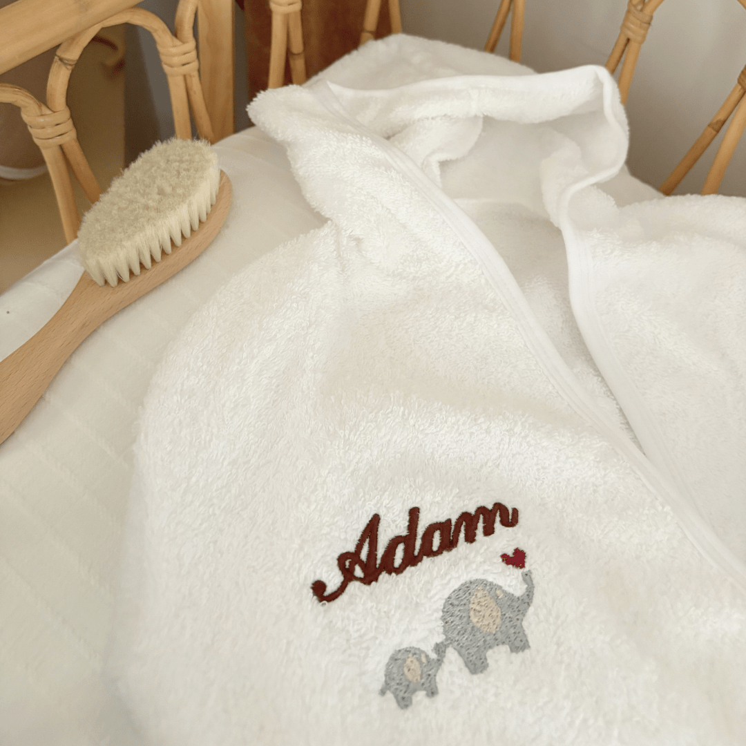 Peignoir bébé personnalisé en coton avec prénom brodé