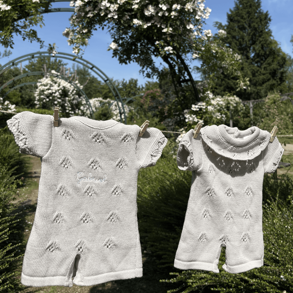 Détail de la maille tricotée de la barboteuse 100 % coton