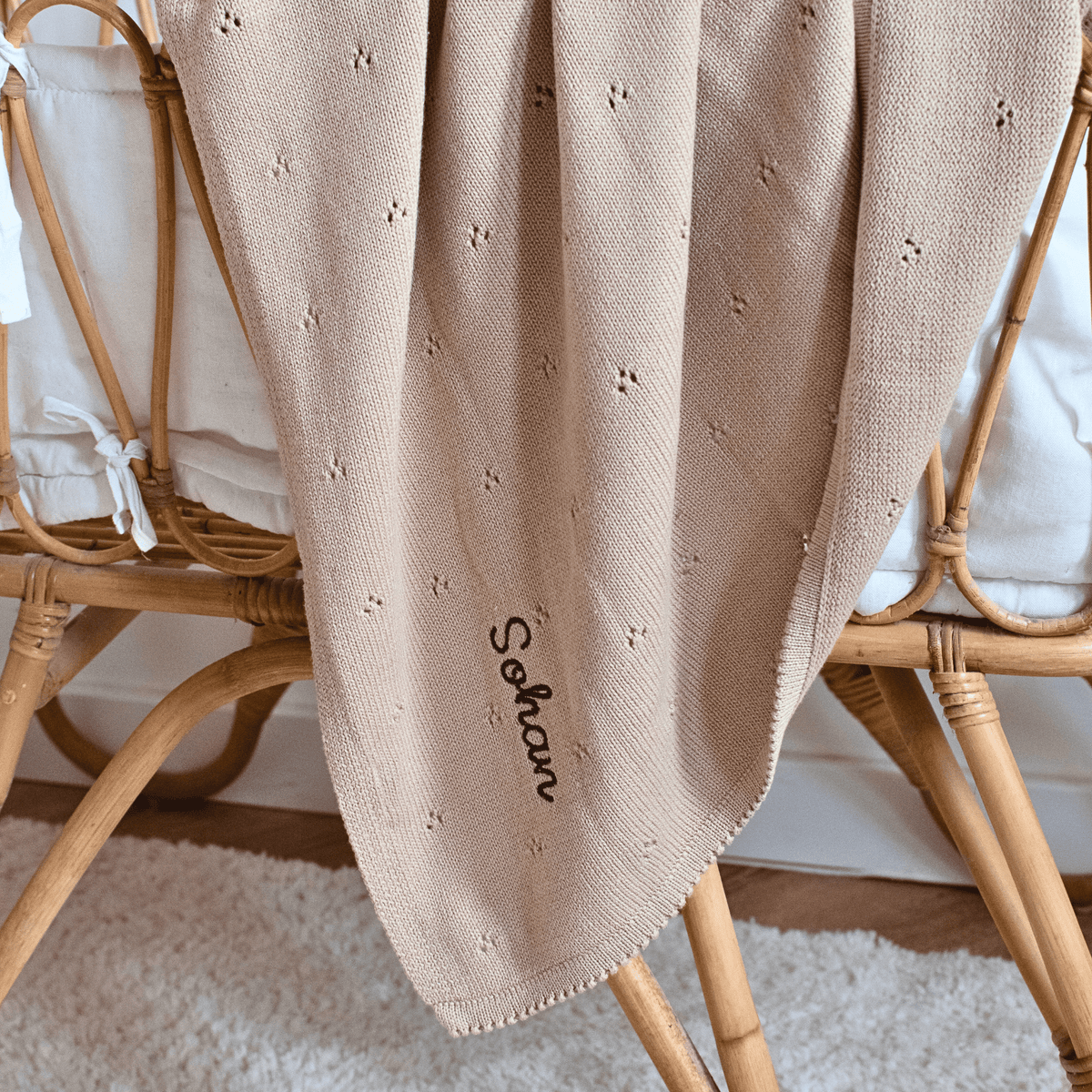 Couverture tricotin beige pour la poussette et le lit