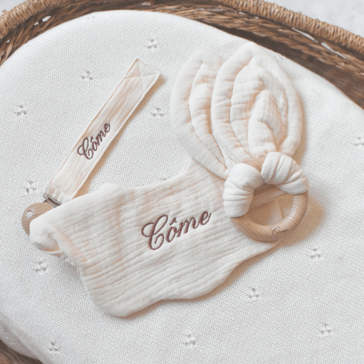 Coffret Mini Essentiel disponible en crème, vert amande, bleu, rose et marron