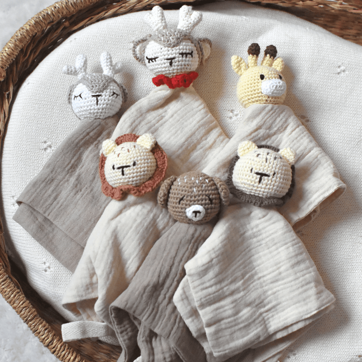 Doudou crochet et coton, cadeau de naissance tout doux