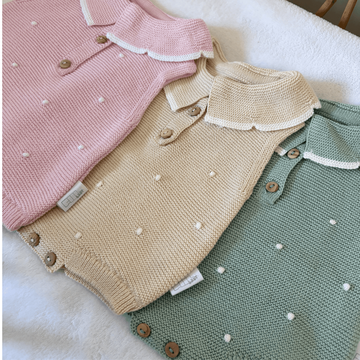 Barboteuse bébé à pois avec col Claudine en coton premium