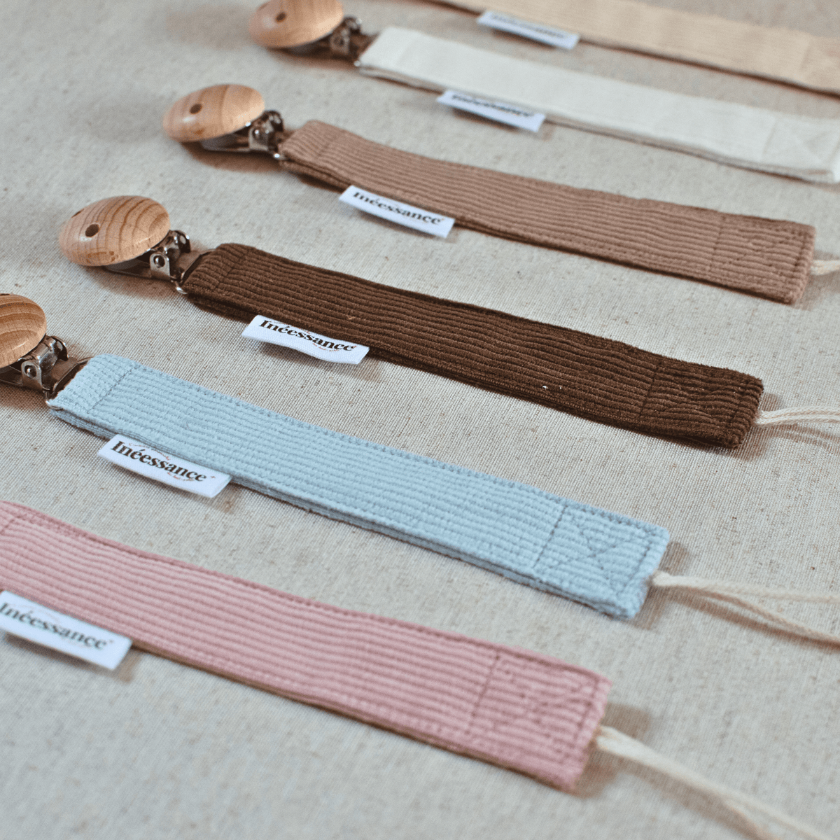Attache tétine en velours côtelé, cadeau de naissance pratique