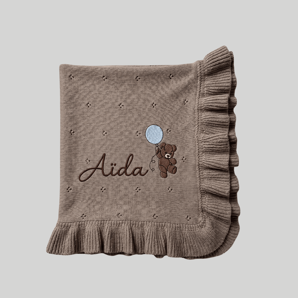 Détail des volants de la couverture bébé froufrou
