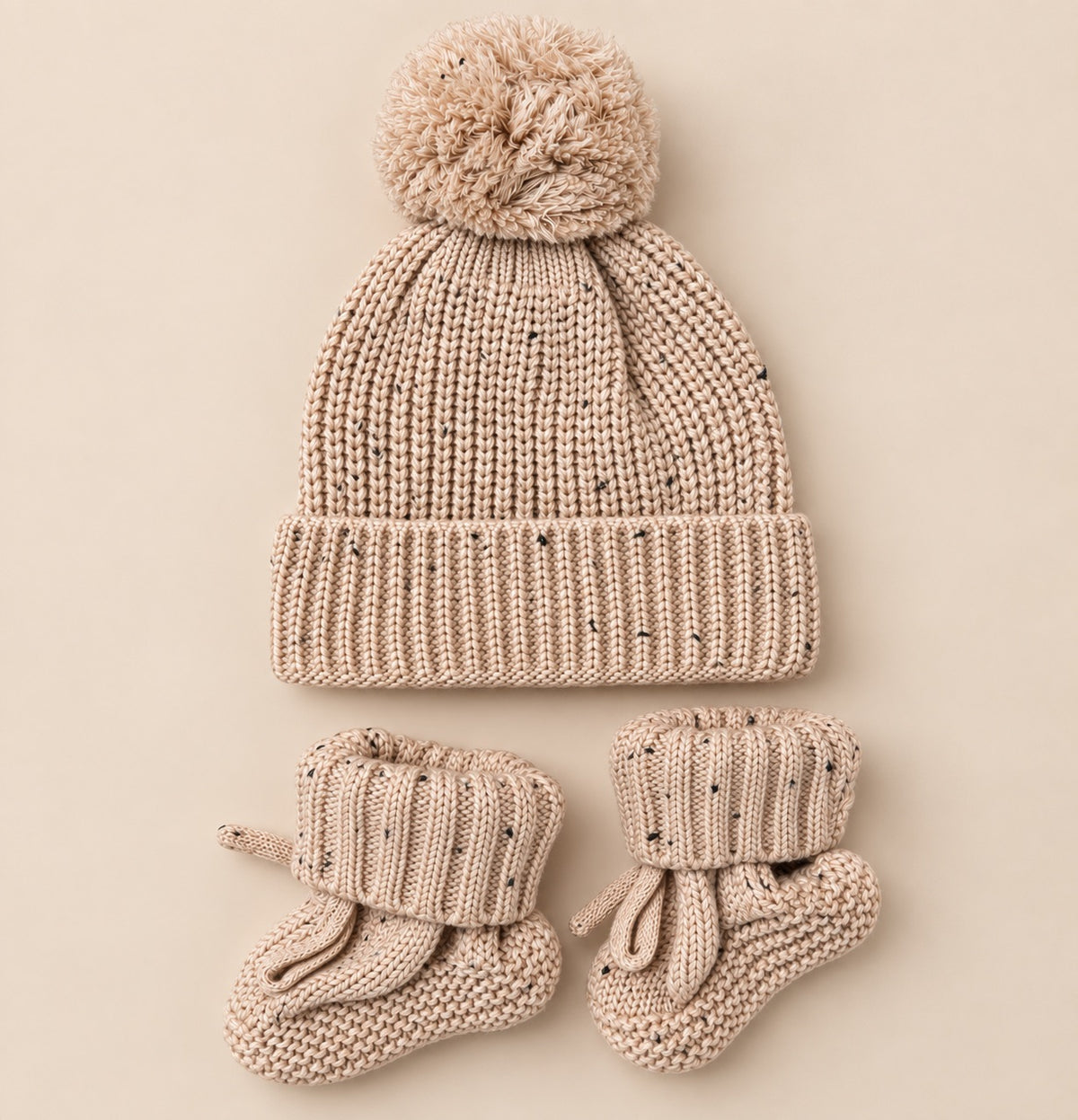 Bonnet et chaussons bébé en maille, coloris taupe