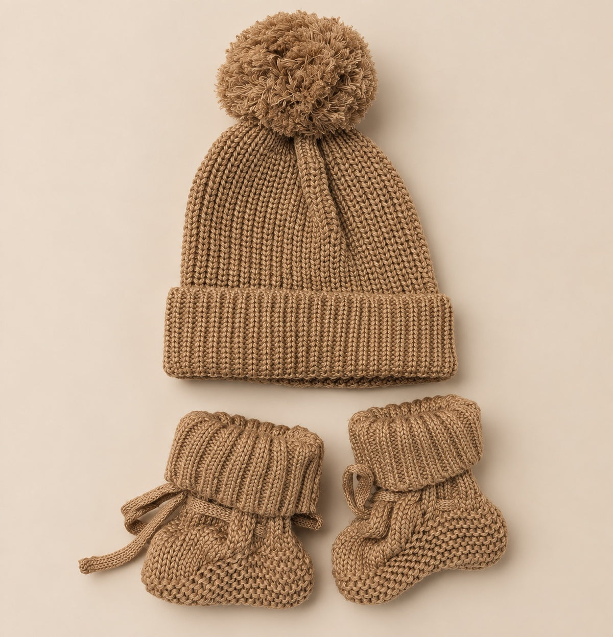 Bonnet et chaussons bébé en maille, coloris marron