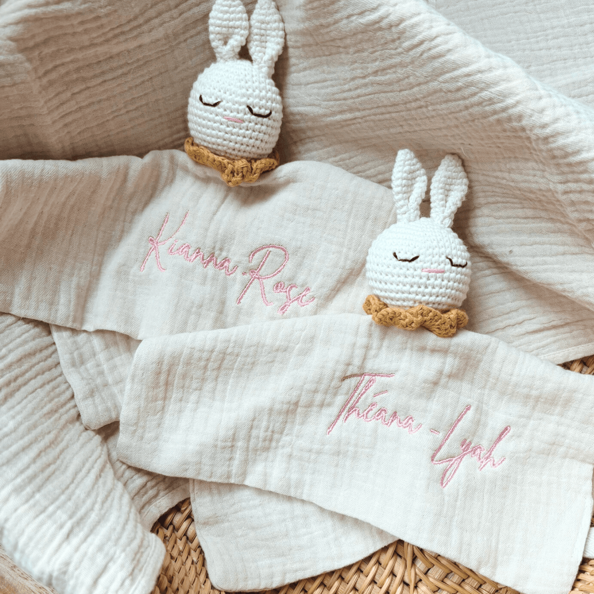 Doudou bébé en gaze de coton et crochet ultra doux