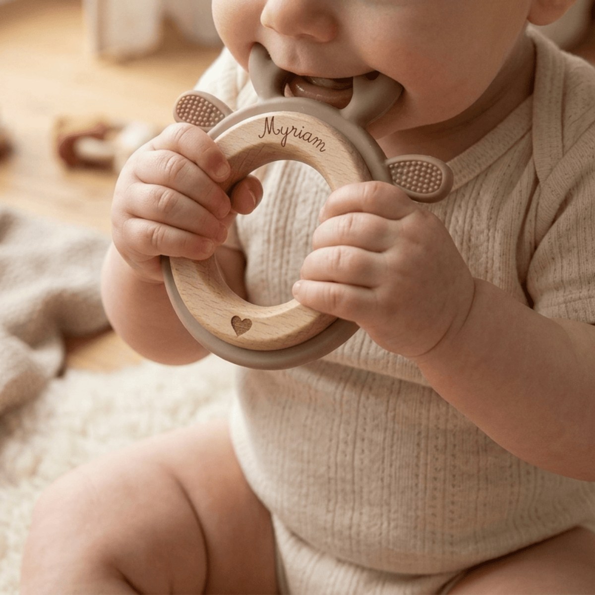 Anneau de dentition Cerf en bois et silicone personnalisé au prénom
