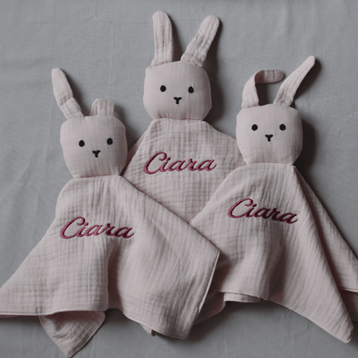 Doudous lapin roses personnalisés
