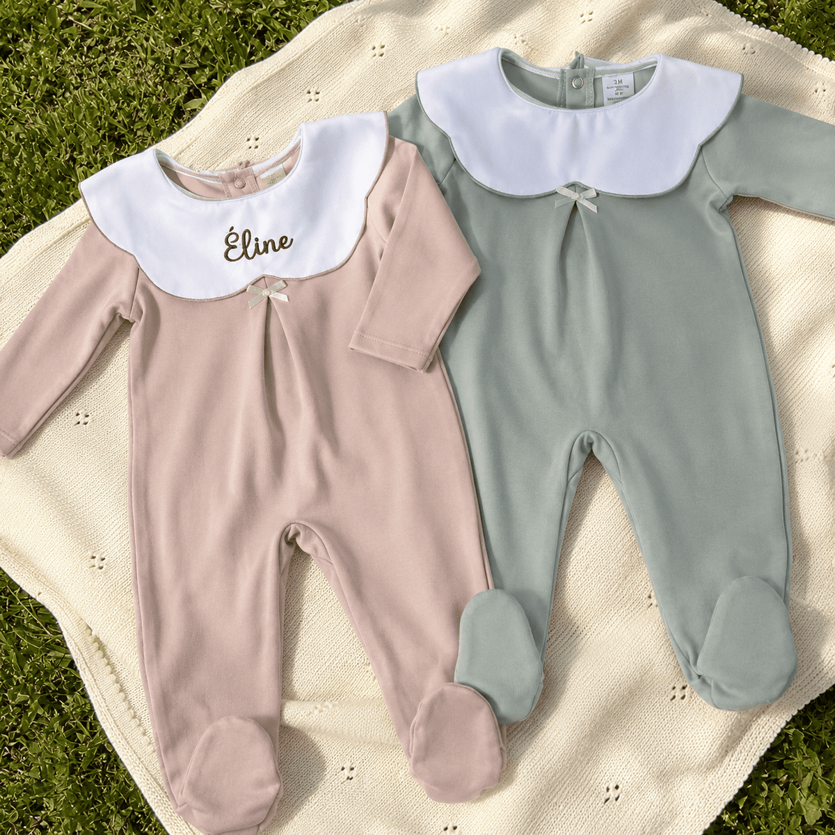 Pyjama bébé col Claudine, cadeau de naissance élégant