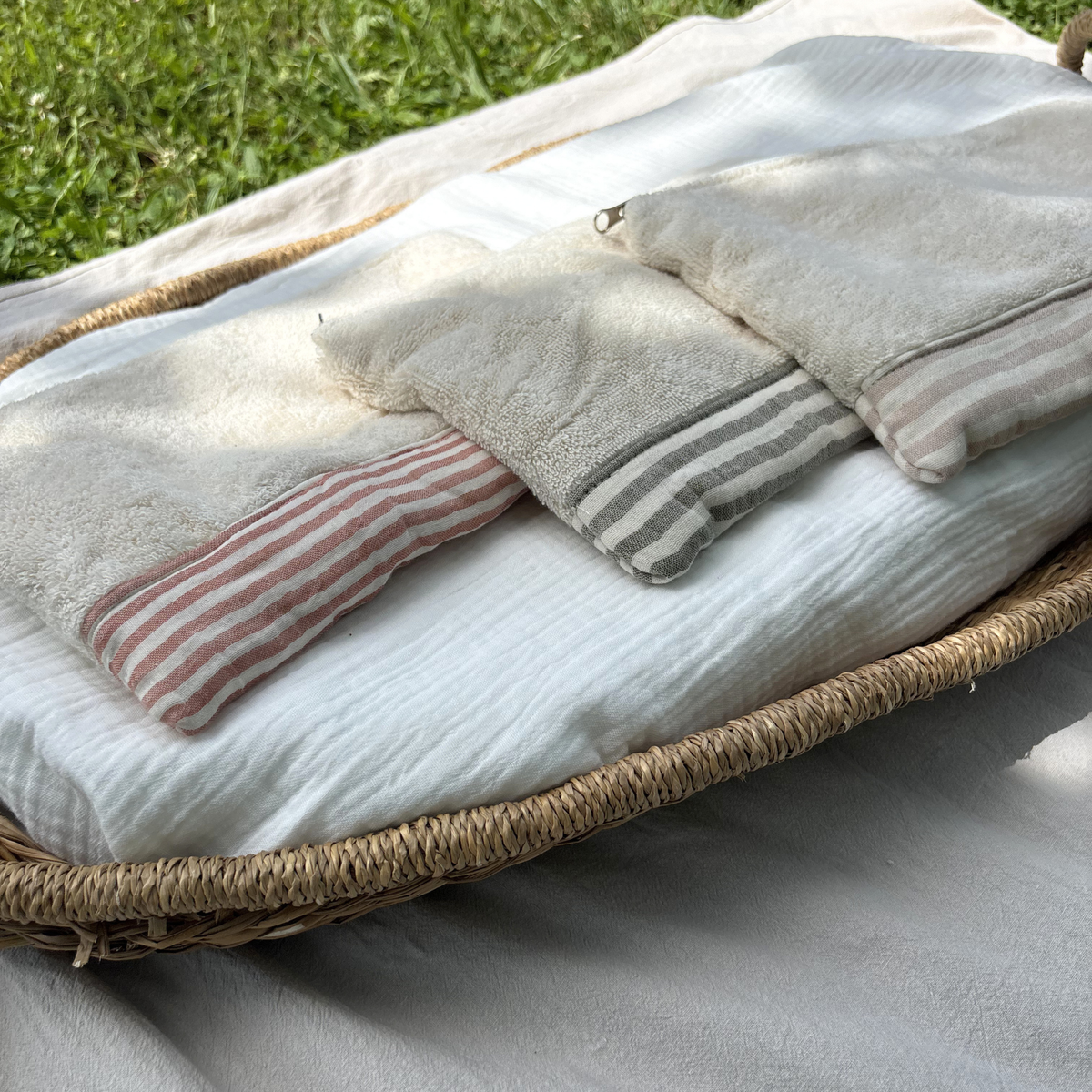 Trousse de toilette bébé nomade à intérieur imperméable