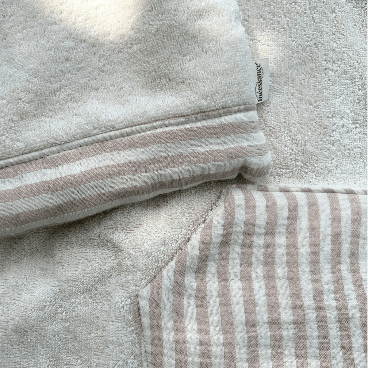 Poncho de plage à capuche pour sécher après la baignade