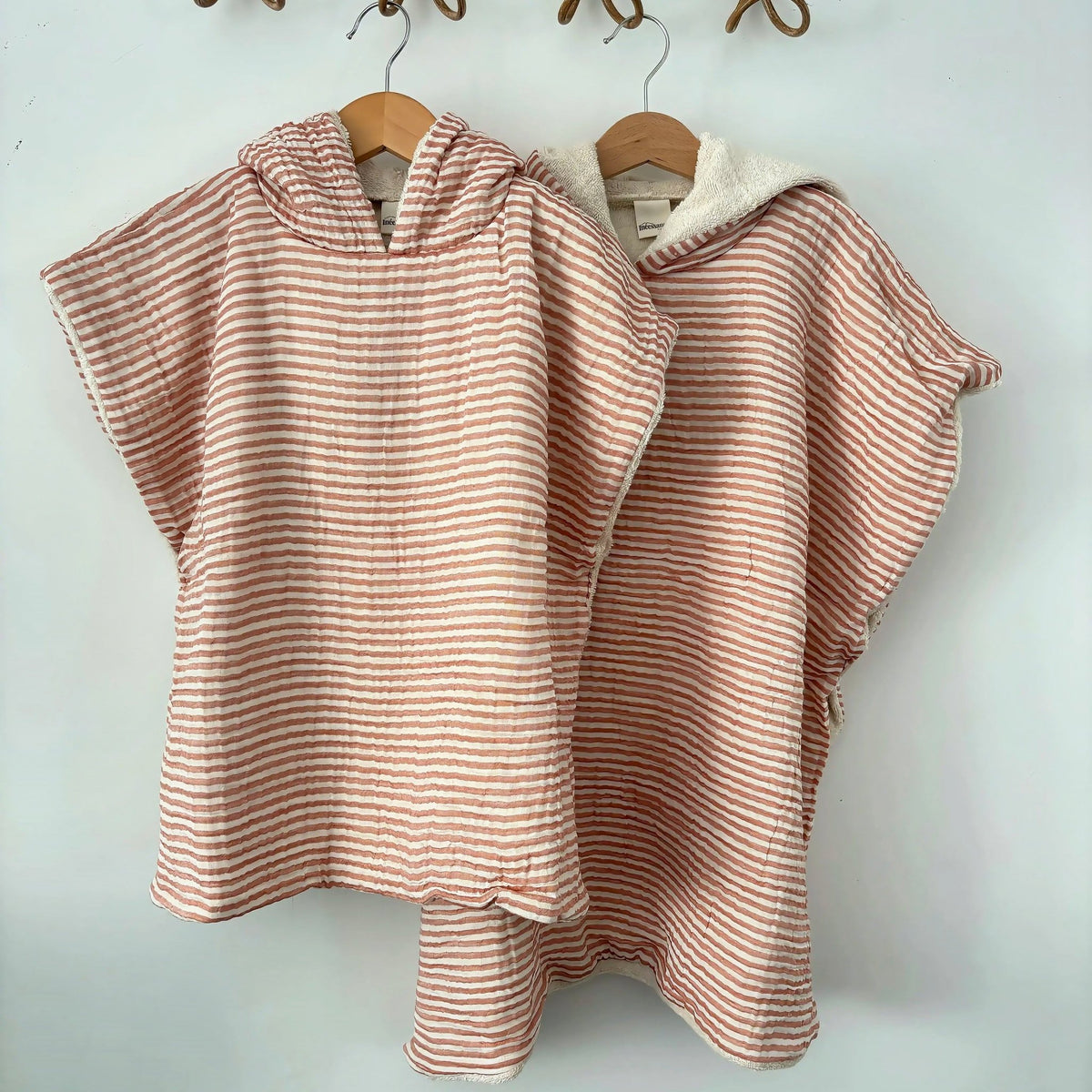 Poncho de plage à rayures rouges personnalisé