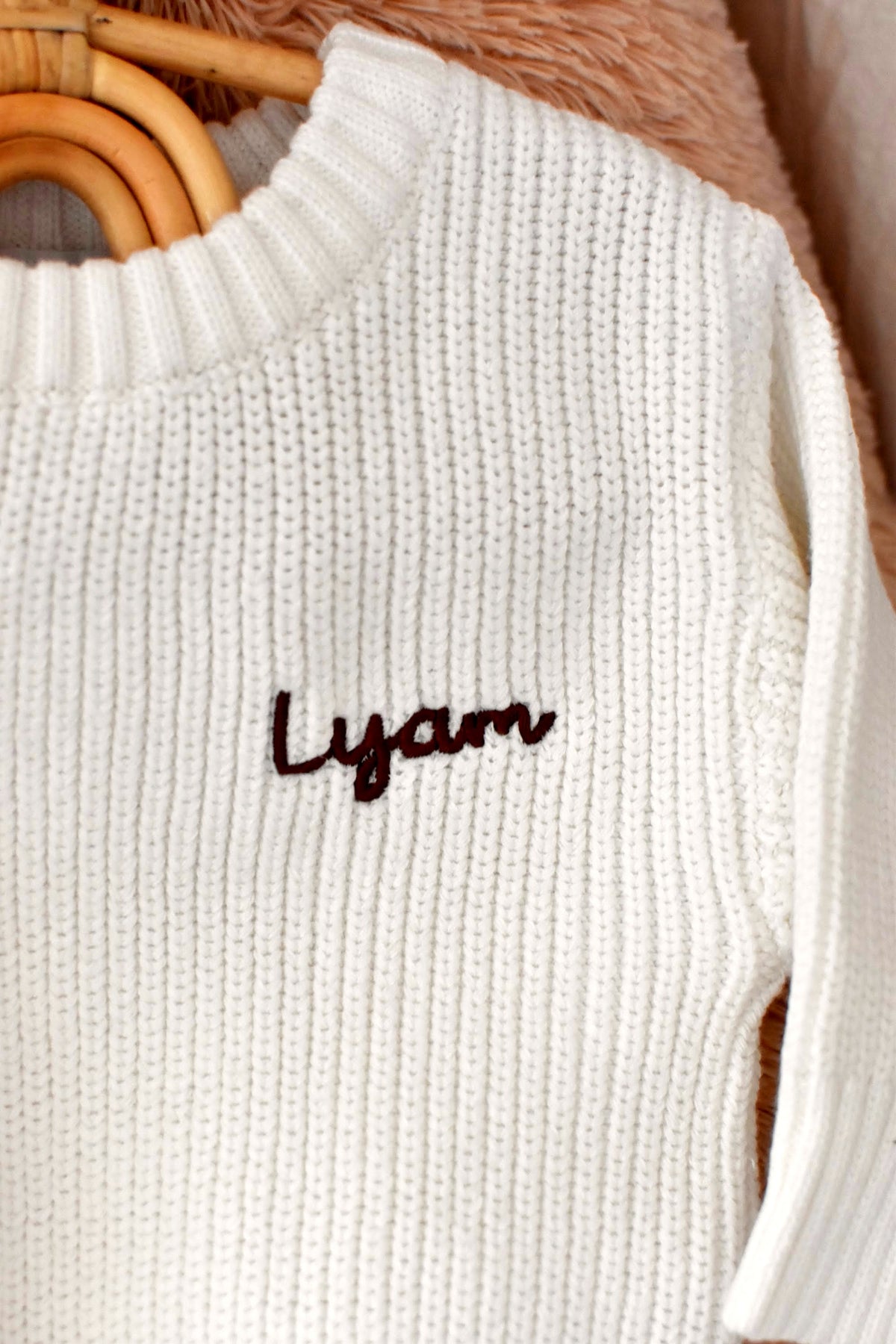 Pull bébé blanc brodé au prénom Lyam