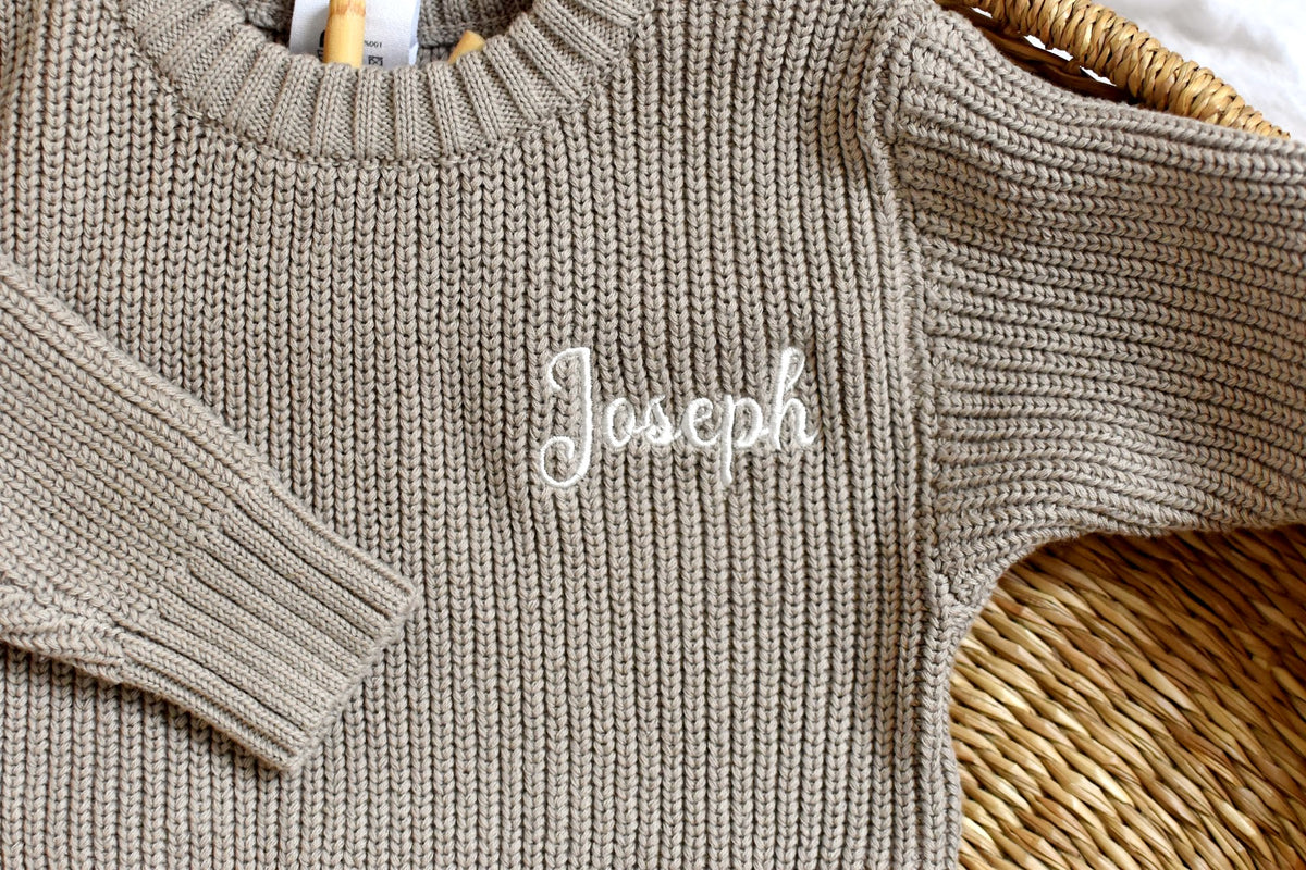 Pull bébé taupe brodé au prénom Joseph