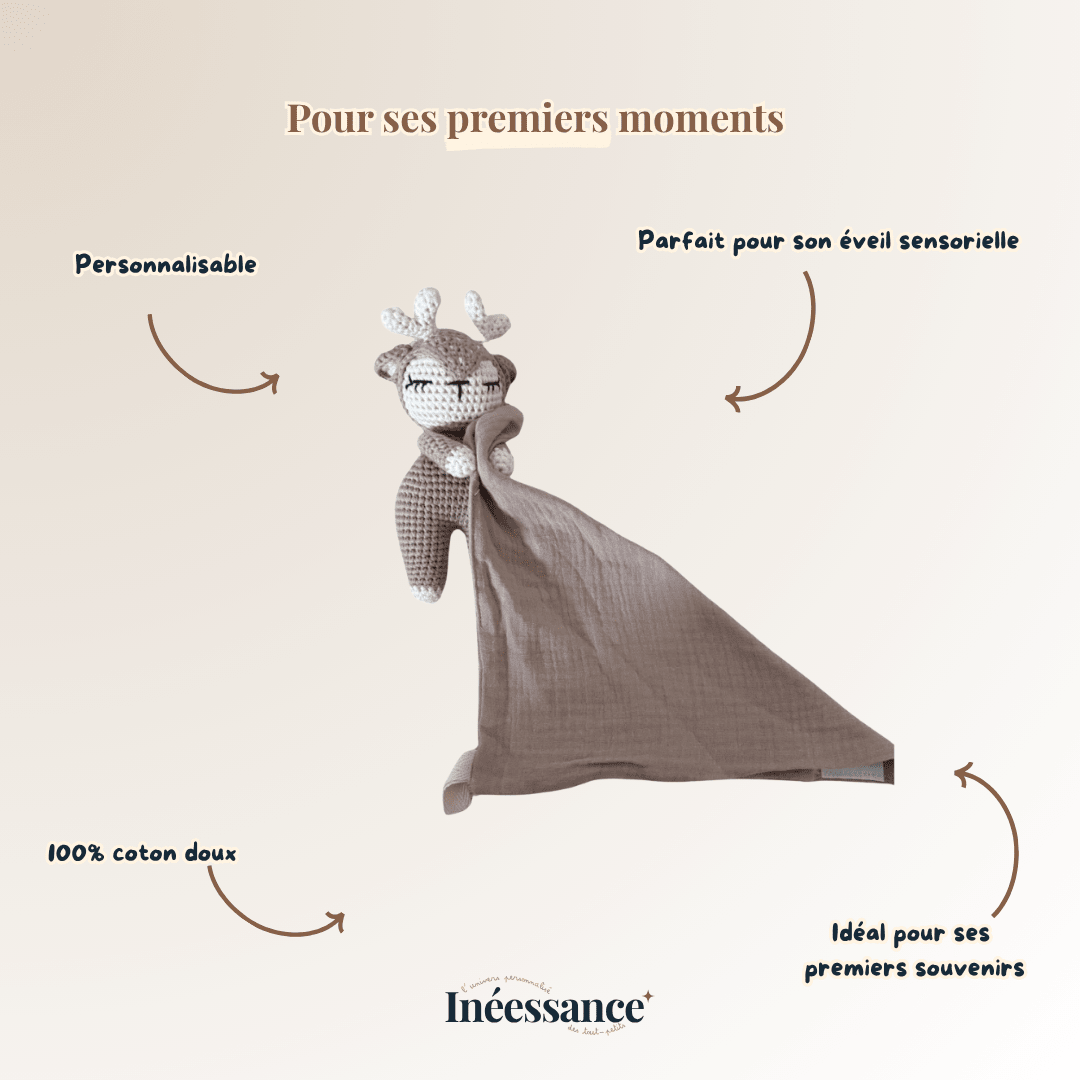 Détail du crochet du doudou plat bébé