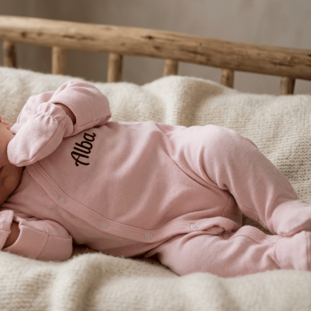 Pyjama de naissance 5 pièces brodé au prénom de bébé