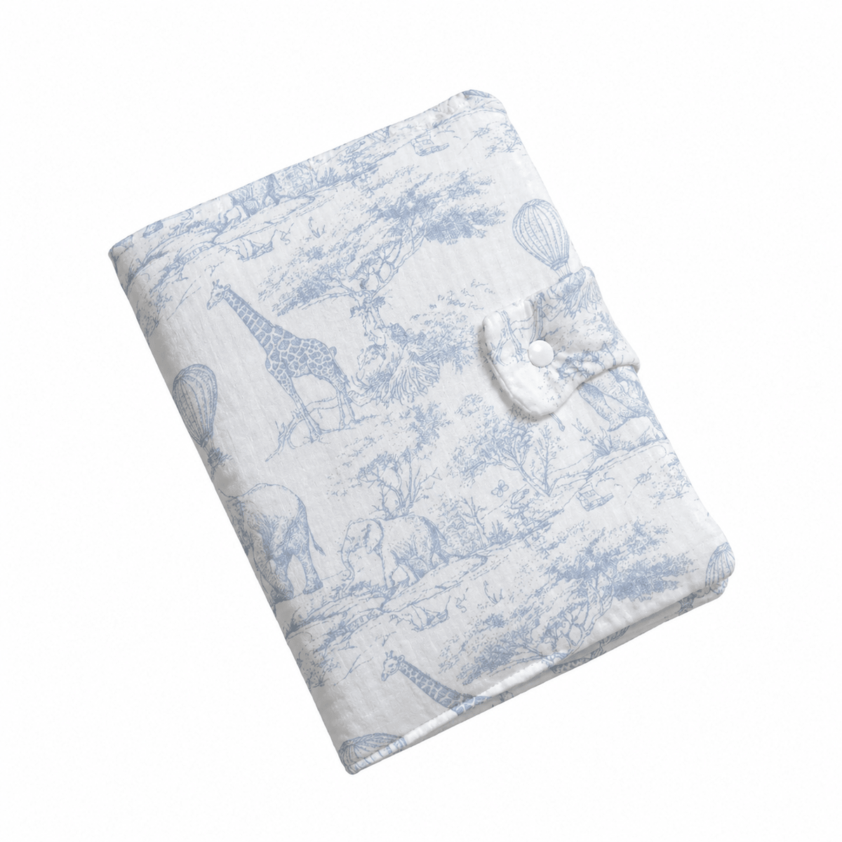 Protège carnet de santé brodé dans notre atelier français