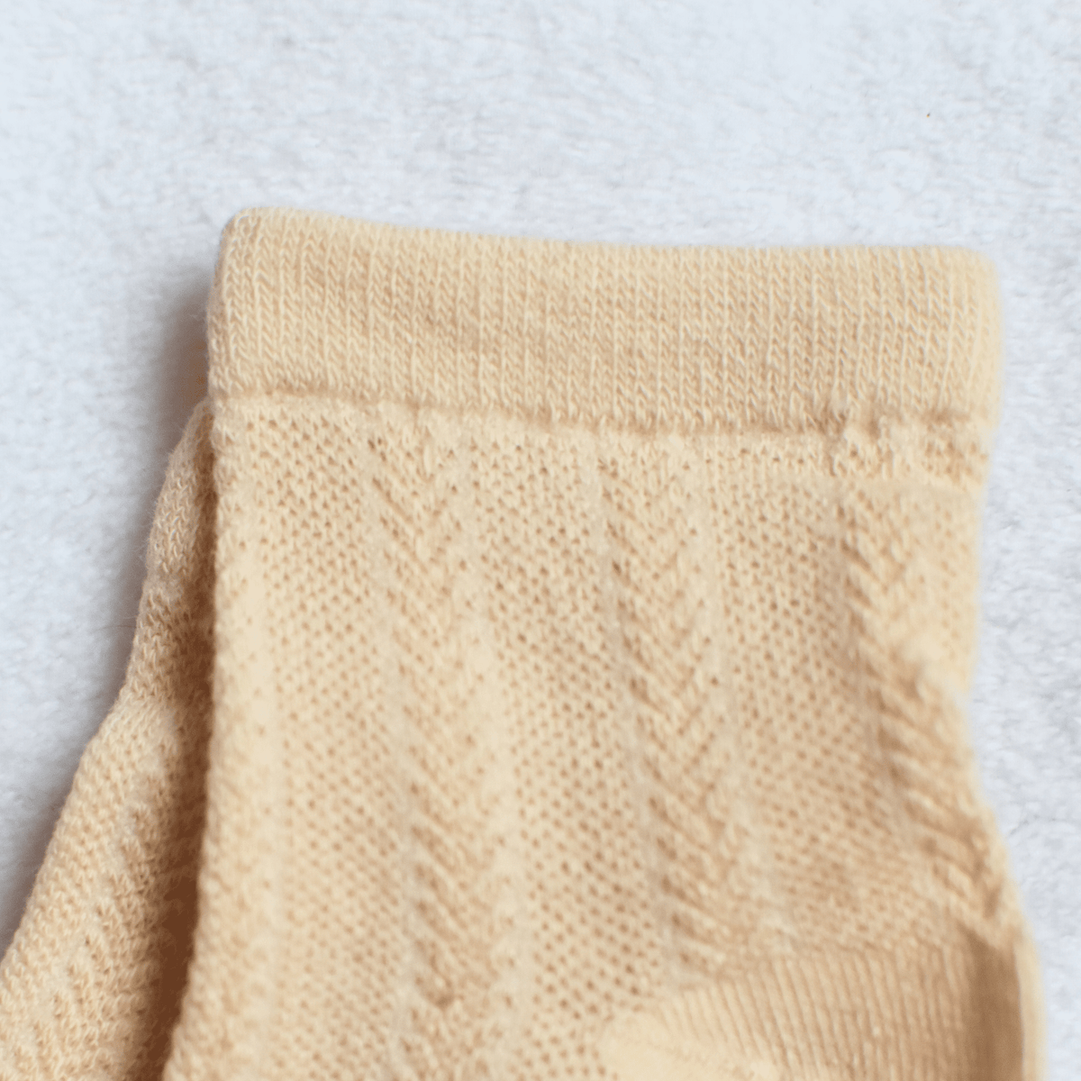 Chaussettes bébé beige en coton biologique tout doux