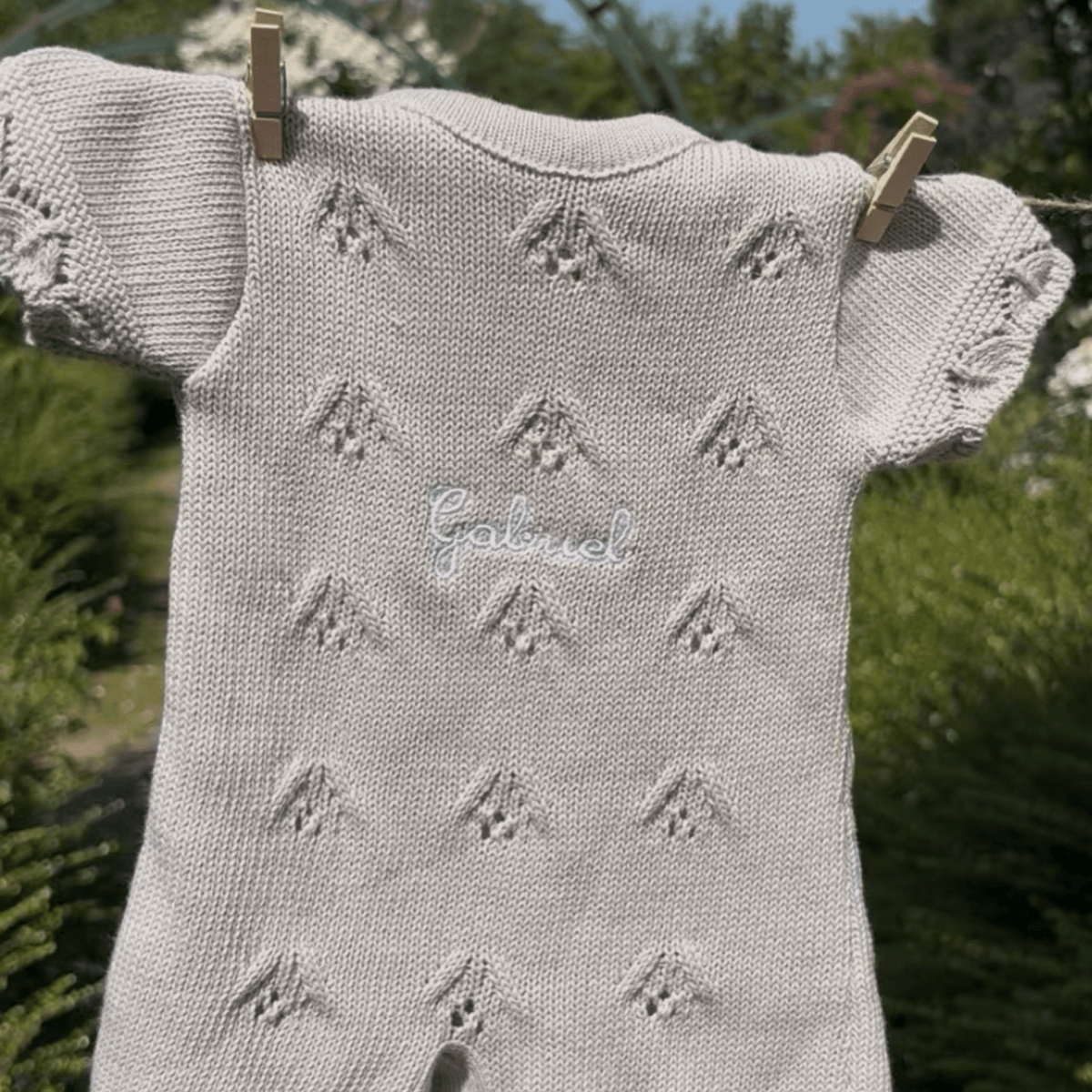 Tenue de naissance barboteuse en tricot au look rétro
