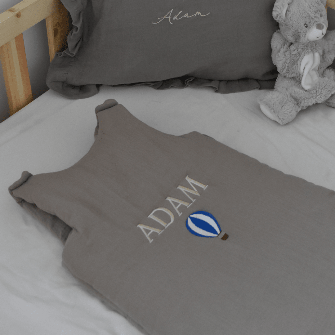 Coffret naissance 9 indispensables : sommeil, bain, repas et éveil personnalisés
