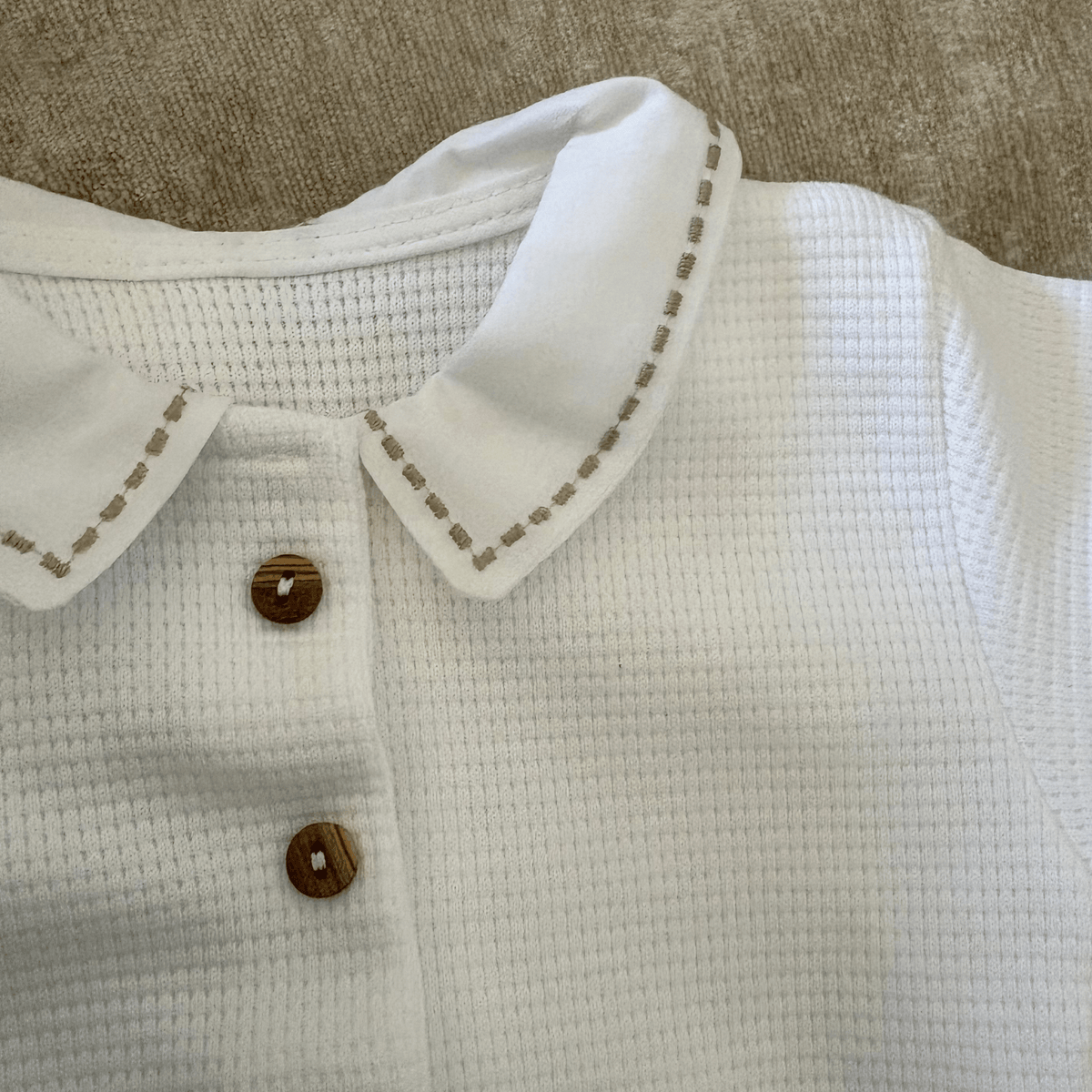 Pyjama de naissance brodé dans notre atelier français