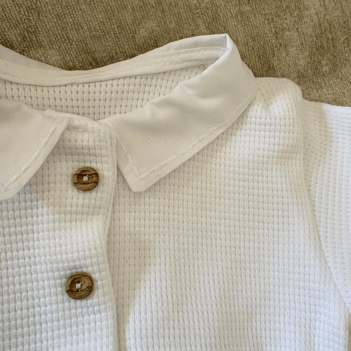Pyjama bébé à col brodé, cadeau de naissance douillet