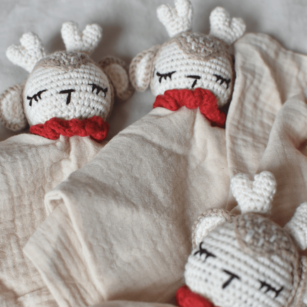 Doudou lange cerf brodé au prénom, édition limitée de Noël