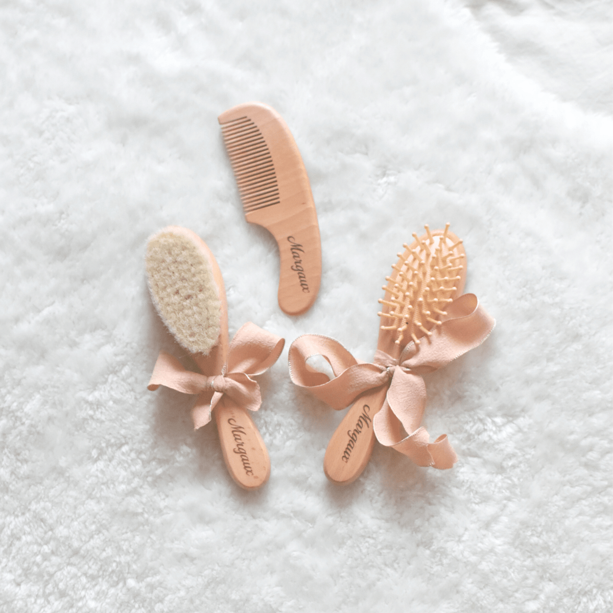 Brosse, brosse de massage et peigne en bois pour bébé