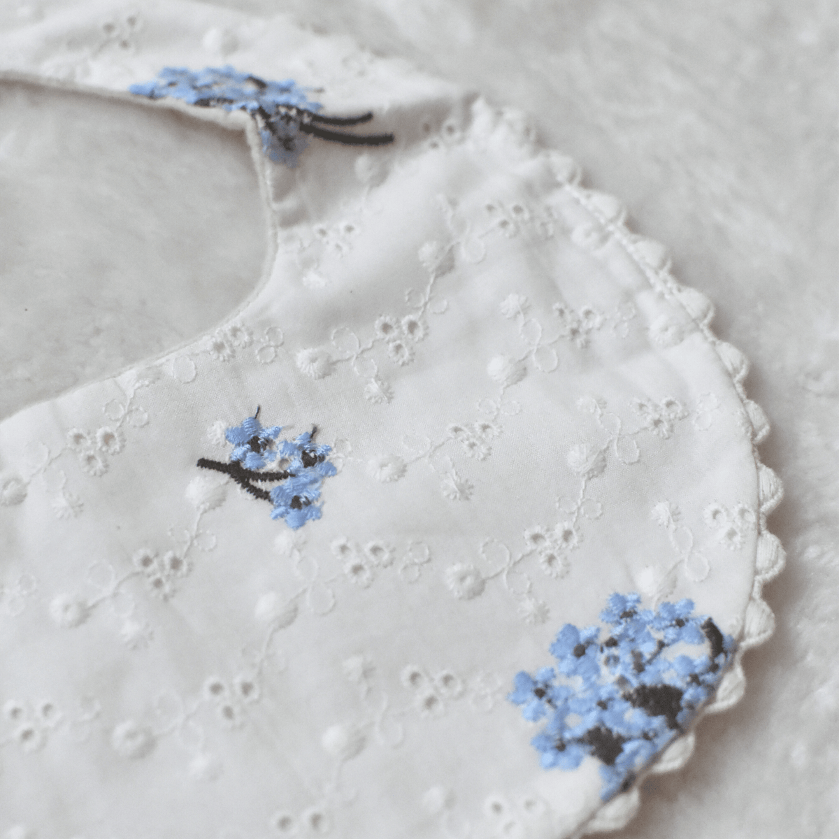 Bavoir chic Ineessance, plusieurs motifs disponibles