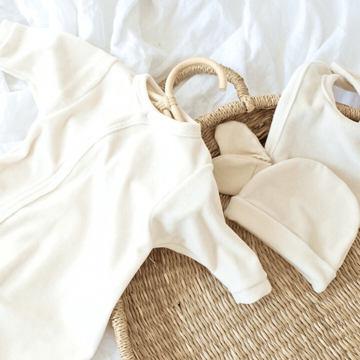 Bonnet et chaussons assortis du pyjama Mini Velours