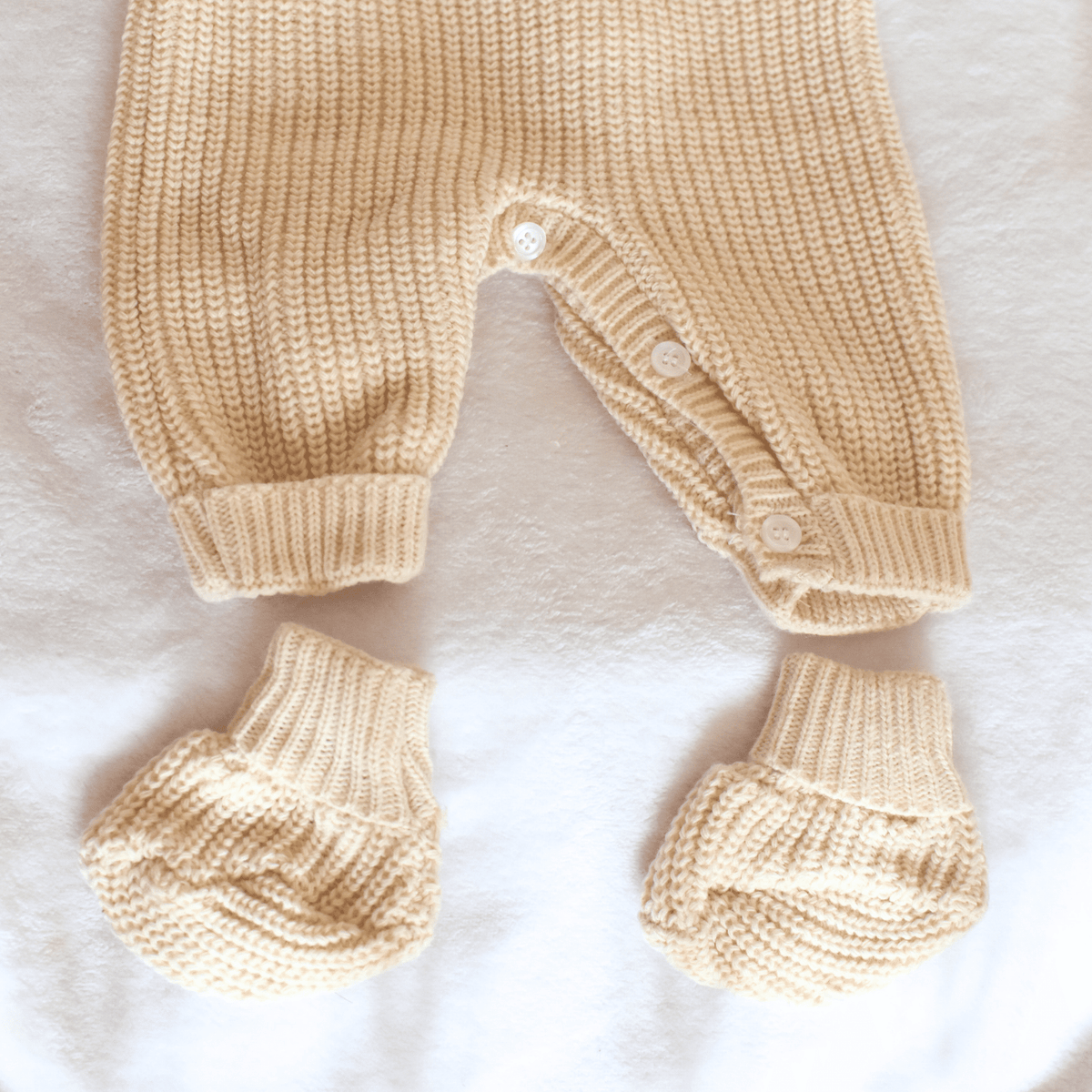 Ensemble de naissance en maille douce et raffinée