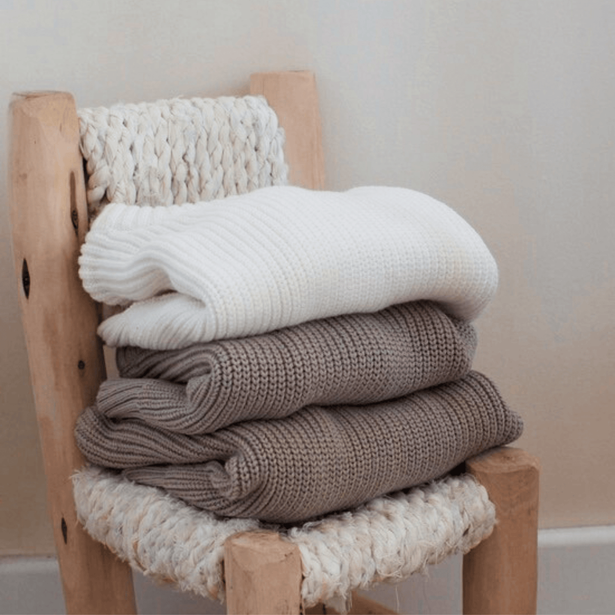 Pull en maille bébé brodé dans notre atelier français