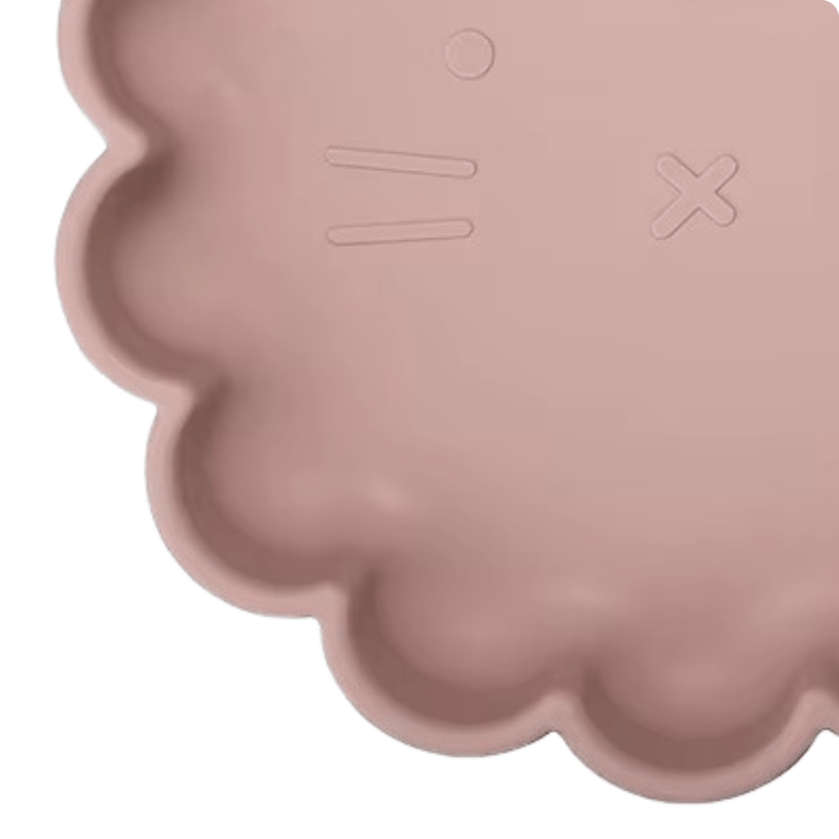 Assiette fleur rose en silicone avec couverts en bois