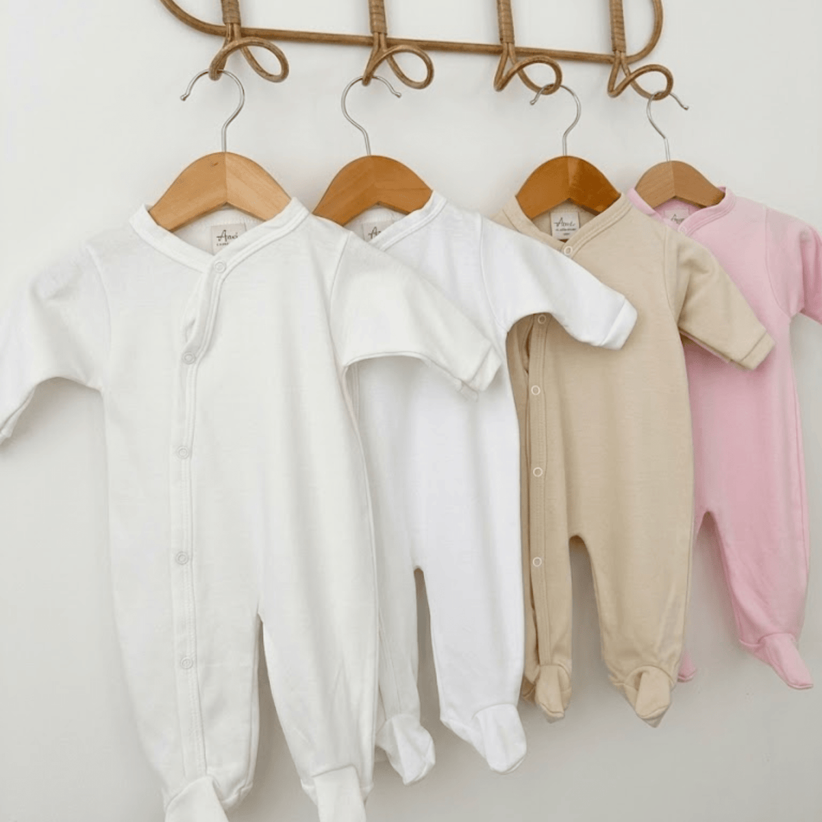 Ensemble pyjama bébé en coton pour les premières nuits