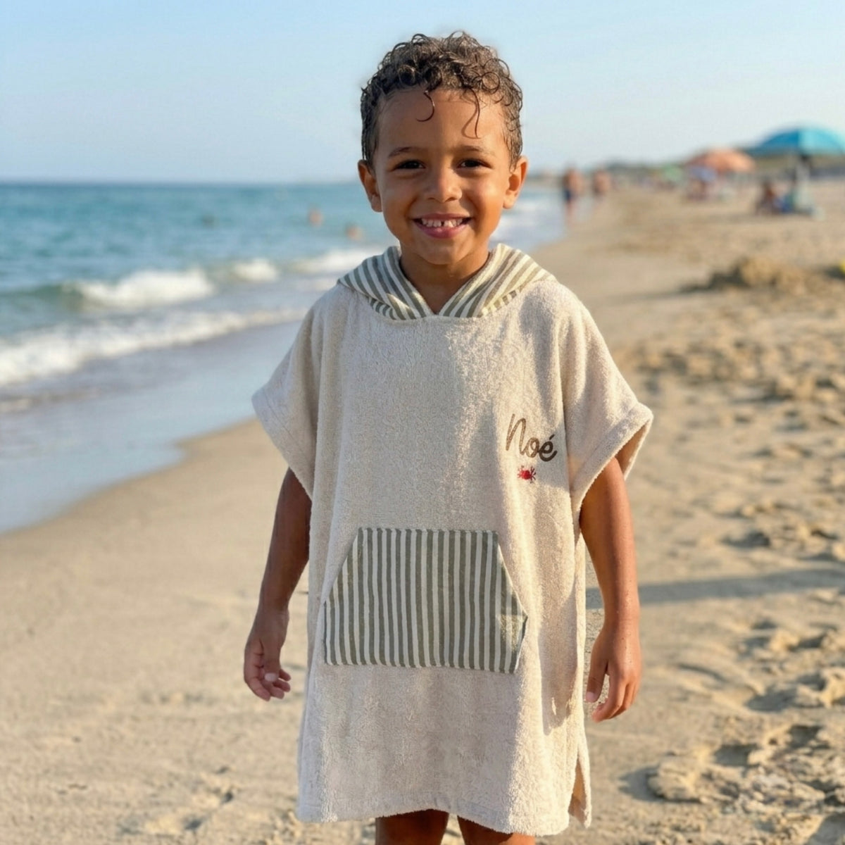 Poncho cape de bain enfant brodé au prénom