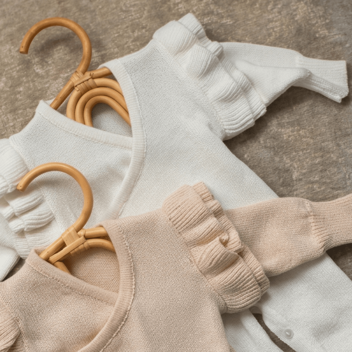 Combinaison bébé en coton avec bonnet et chaussons assortis
