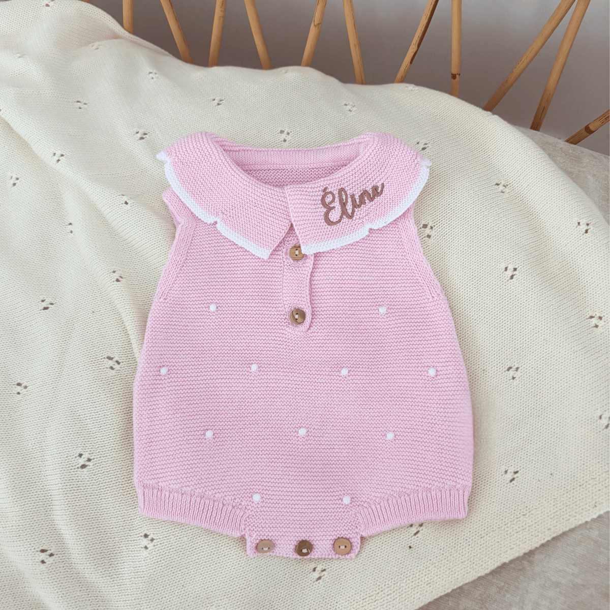 Barboteuse à pois pour tenue de naissance d'été