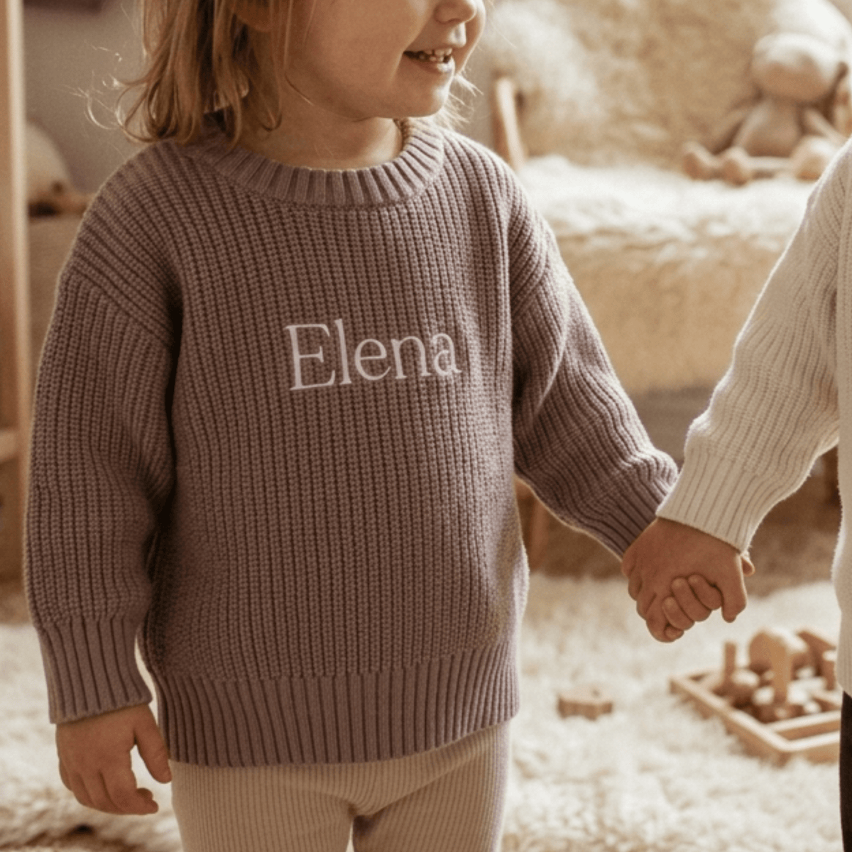 Pull bébé en maille de coton personnalisé avec prénom brodé