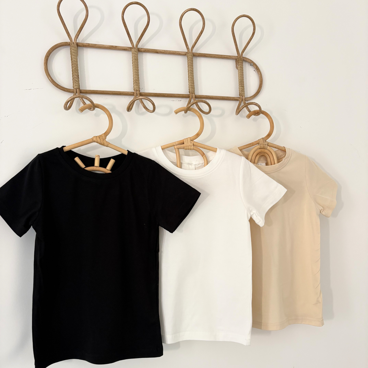 T-shirt bébé en coton doux brodé au prénom