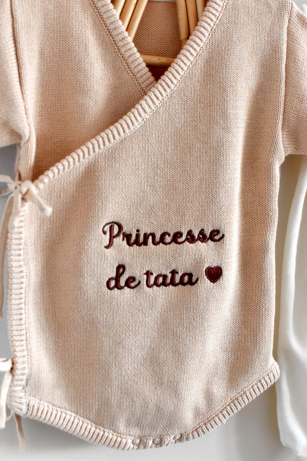 Brassière de naissance brodée du message Princesse de tata