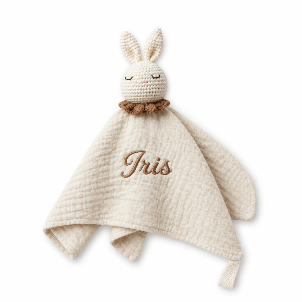 Doudou Complice Lapin collerette, tête crochetée écrue et gaze de coton brodée au prénom