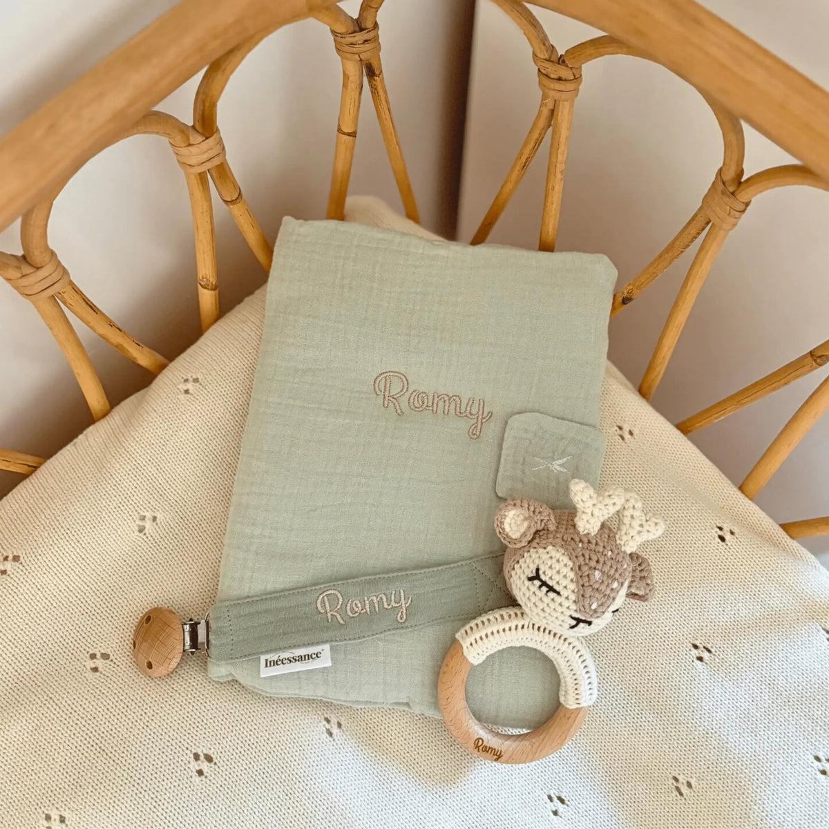 Coffret Les Essentiels, cadeau de naissance prêt à offrir avec prénom personnalisé