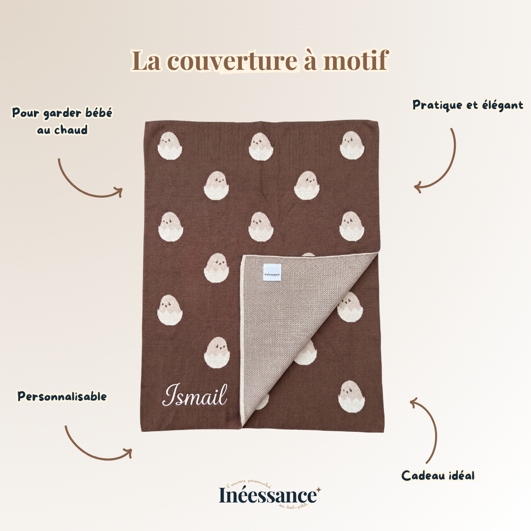 Couverture à motif brodée au prénom du nouveau-né